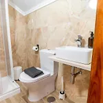 Σπίτι διακοπών Donothing House - - *